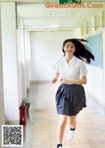 Rumika Fukuda 福田ルミカ, Young Magazine 2022 No.51 (ヤングマガジン 2022年51号) A young woman in a school uniform running down a hallway.